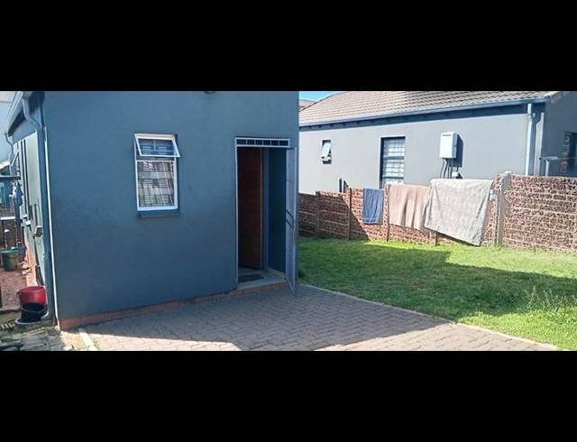 2 BEDROOM HOUSE FOR SALE IN SOUTH HILLS
